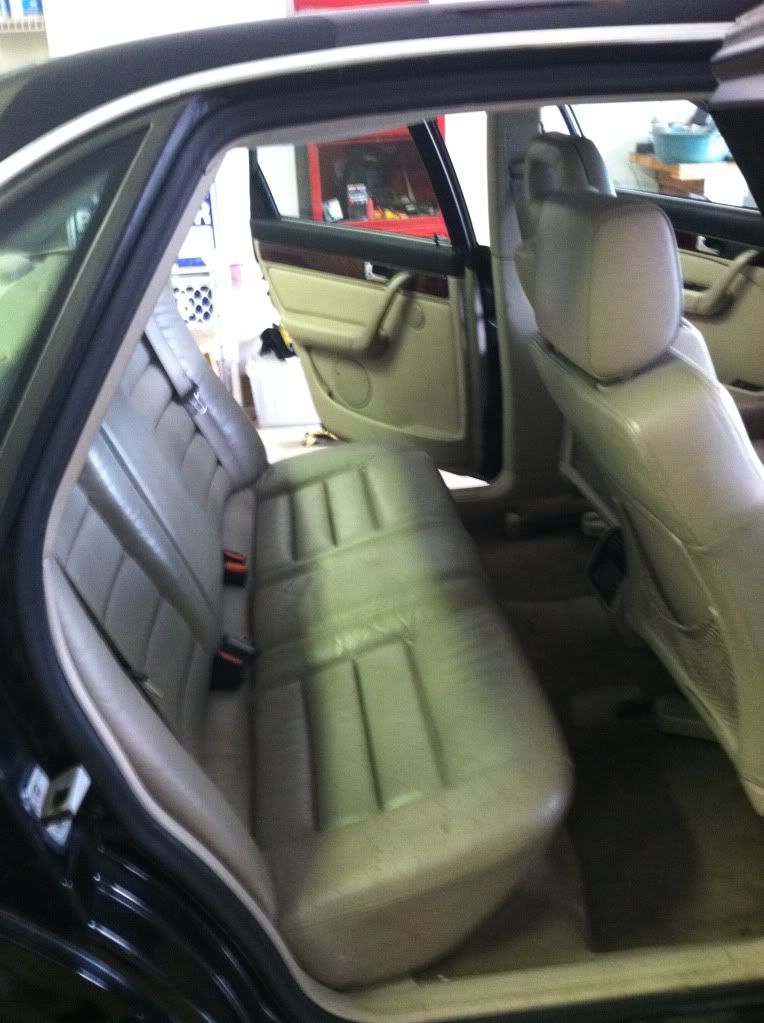 http://i374.photobucket.com/albums/oo183/s14m3/audi%20s6/interior3.jpg