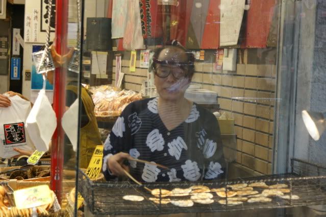 Compradores compulsivos (28 de mayo) - De Templos, chonis y soles nacientes. Diario de un sueño hecho realidad (8)