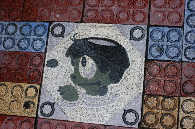 Compradores compulsivos (28 de mayo) - De Templos, chonis y soles nacientes. Diario de un sueño hecho realidad (10)