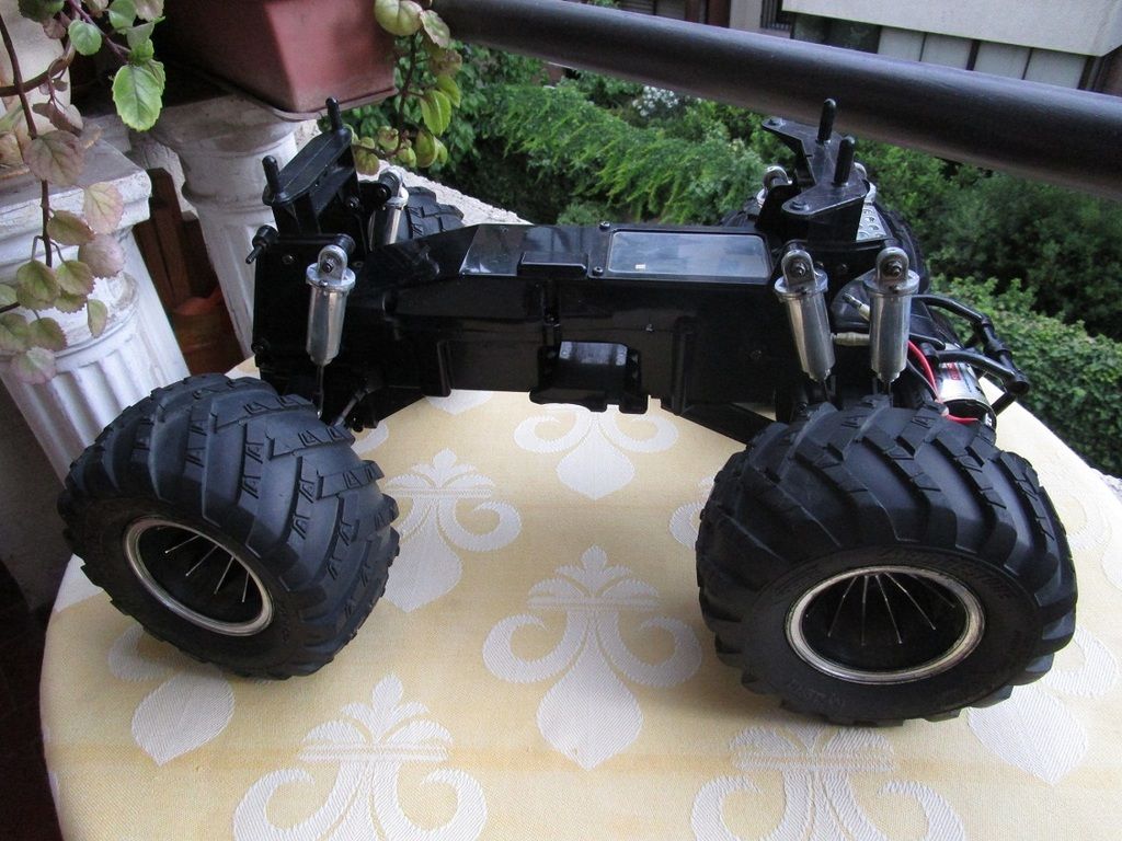 photo Kyosho Hi Rider chassis 01_zpsrdezhkmr.jpg