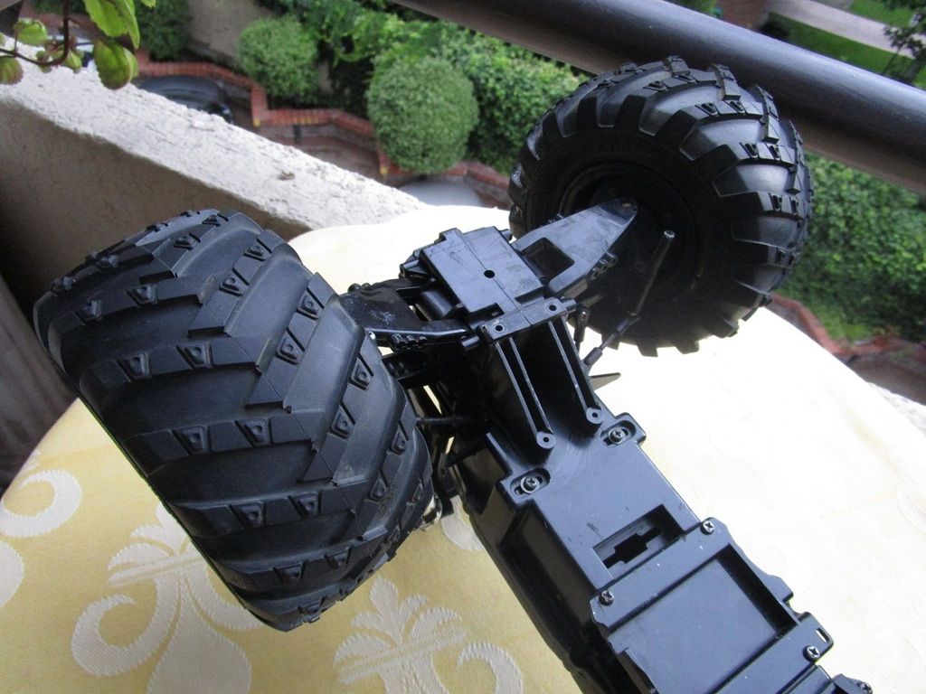 photo Kyosho Hi Rider underside 02_zpsdhainlki.jpg