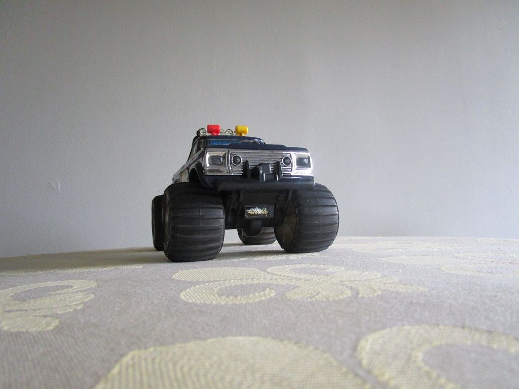 bigfoot 4x4x4 toy